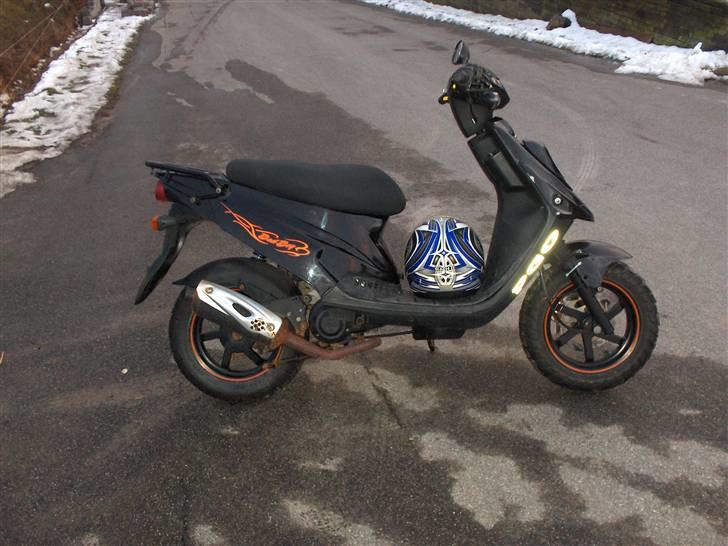 PGO Hot50 SOLGT - Nu, Fra Højre. billede 18