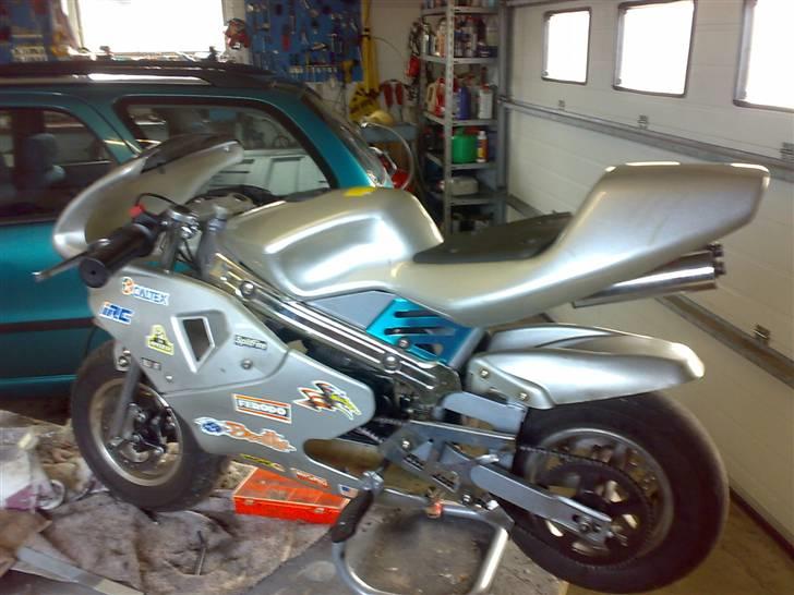 MiniBike Pocketbike*SOLGT*49Cc - har lige ordnet den der, og fået sat kåben på . billede 1