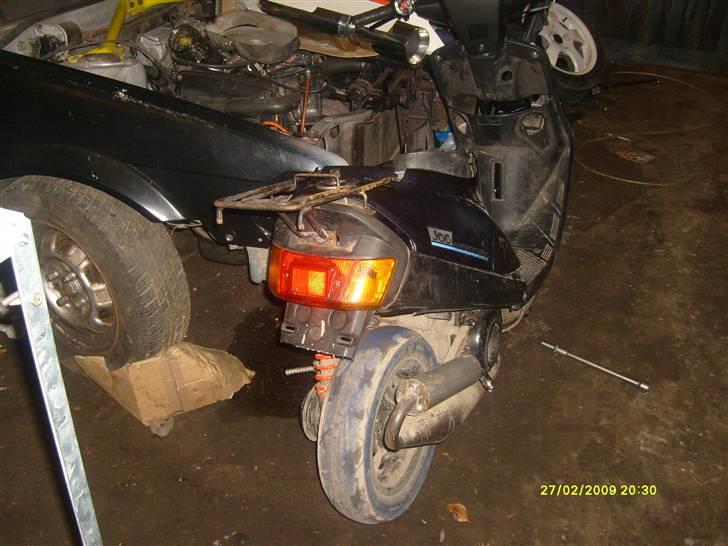 Yamaha jog artistic special SOLGT - bagfra med orginalt bagebære billede 3