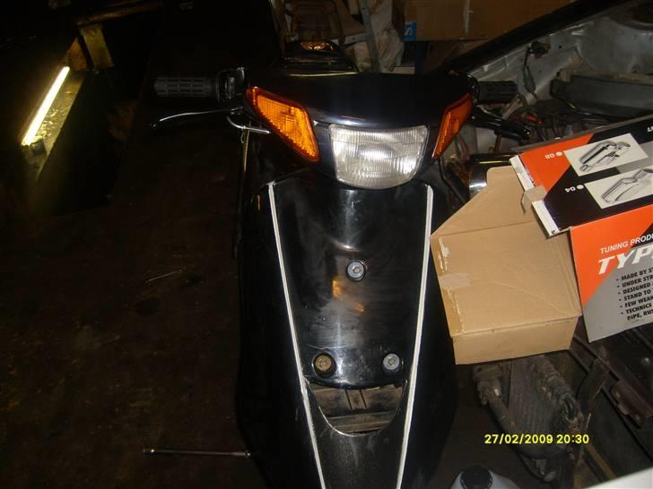 Yamaha jog artistic special SOLGT - fronten billede 4