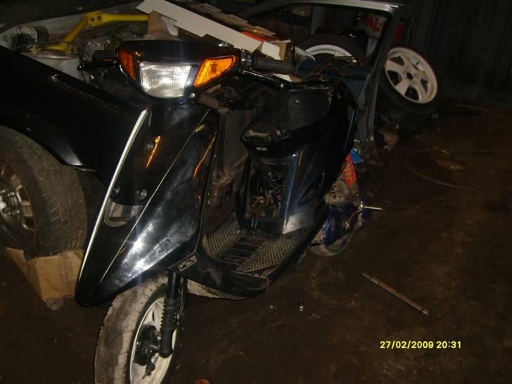 Yamaha jog artistic special SOLGT - forfra billede 7