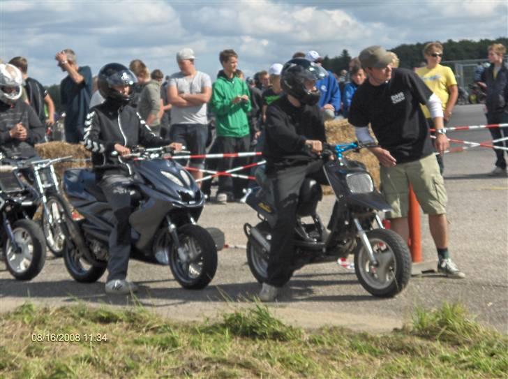 Yamaha Aerox LC TS - Aalund og jeg på vej ind på banen. Stadig til DHS. billede 10