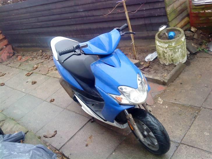 Yamaha jog r solgt i byt for bil billede 4
