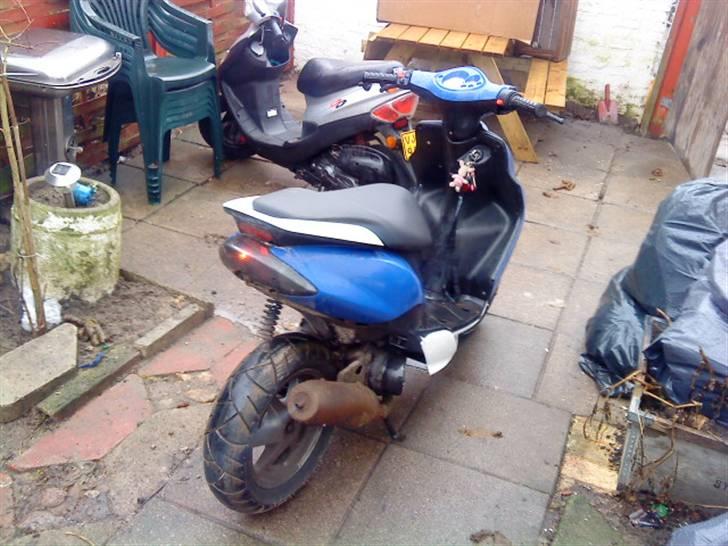 Yamaha jog r solgt i byt for bil billede 9