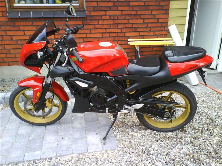 Aprilia RS50 Tuono solgt billede 1