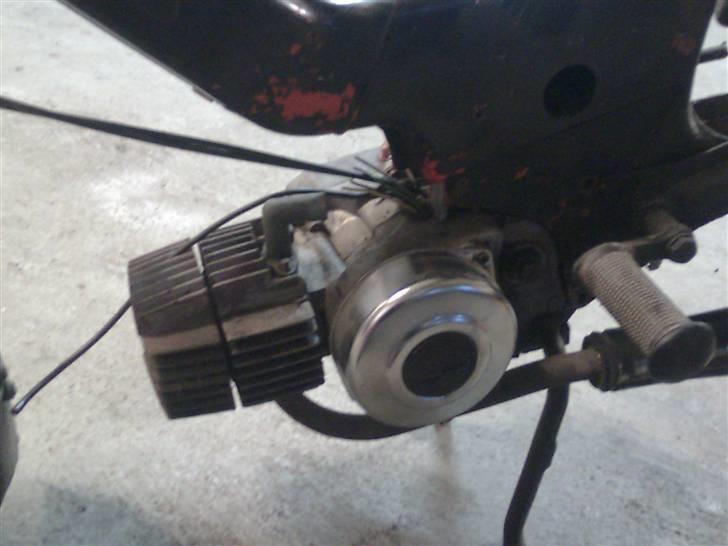Puch maxi 2 gear  tilsalg - motoren dag jeg købte den. billede 3