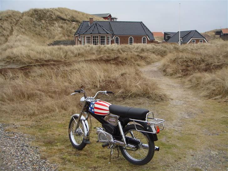 Puch vz 50 - fotograferet foran et hus  vi selv har bygget da vi havde byggeforretning billede 1