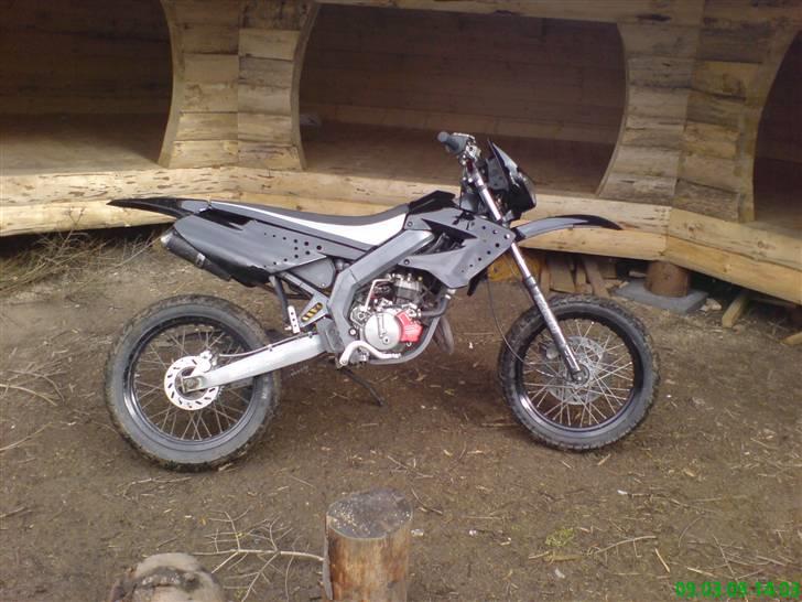 Derbi Senda sm extrem ! - Ramte self en mudderpøl på vej der op hvor jeg skulle tag billeder :S billede 13