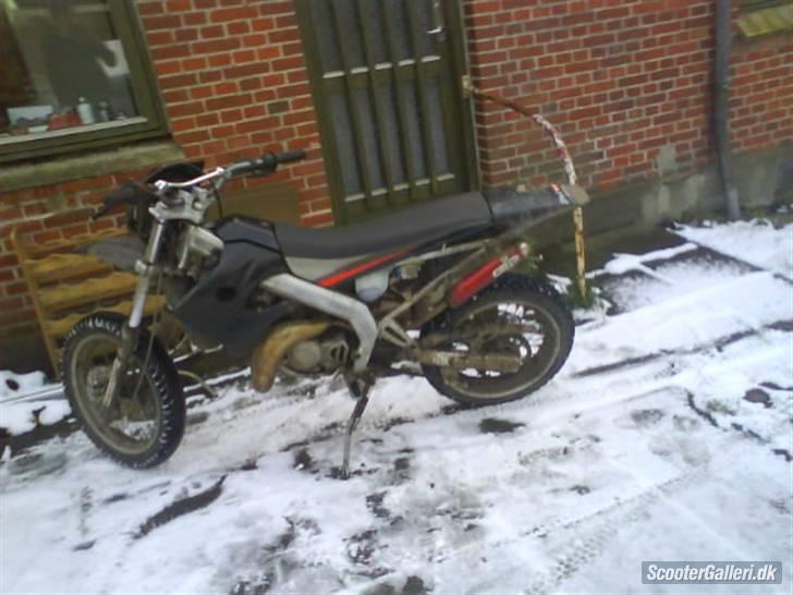 Derbi senda  LC TD  Reptop.  - før:´( sådan så den ud da jeg fik den. dog sad sidde skjoldene på den:) men alle skjolde var smadret.:S billede 20