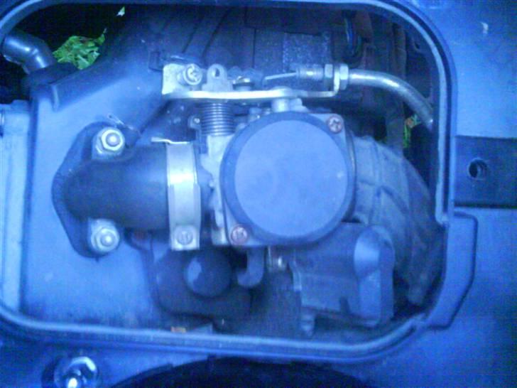 Pexma Kd50 70cc AC SD - dårligt billed af motor og alt det lort under sædet billede 2