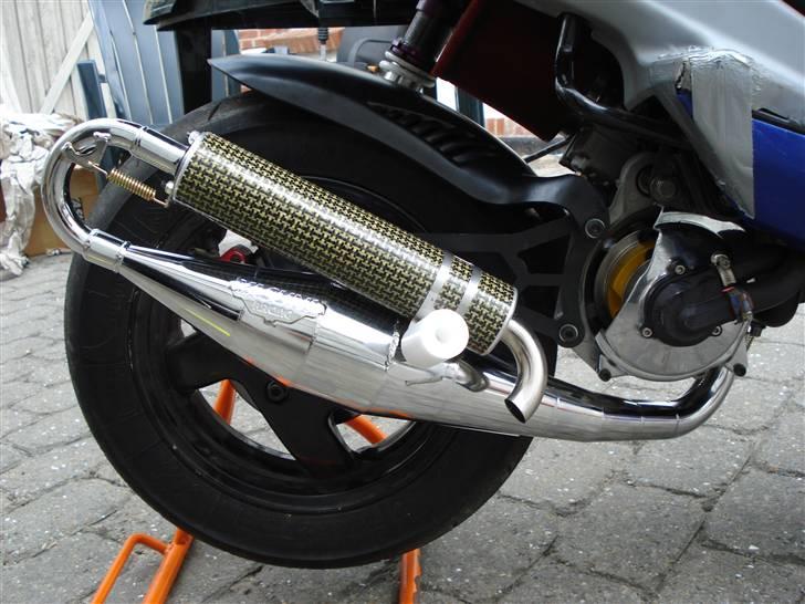 Yamaha Aerox R - Malaguti F15 DD fælg @ Sava MC31 racing Soft 120/80-12... Og mit Chrome C21 :) billede 7