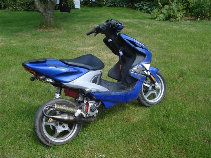 Yamaha Aerox R - Taget i haven ved vores gamle hus... :) billede 10
