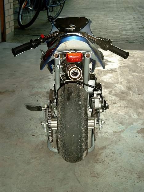 Hyosung 49ccm - Forsøg med cykel lygte under sædet. billede 2