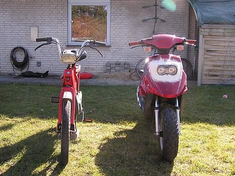Vespa Ciao >SOOOLGT!< - Jaah som man jo kan se er det mine to køretøjer som er opstillet til foto.. billede 7