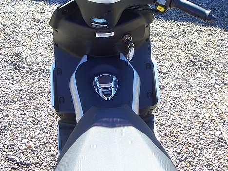 PGO g-max TIL SALG - her kan i se hvor benzinen skal ind:P billede 9