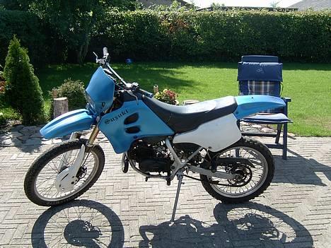 Suzuki RMX under opgejlning - nu er den da blevet møj pæn :D billede 5