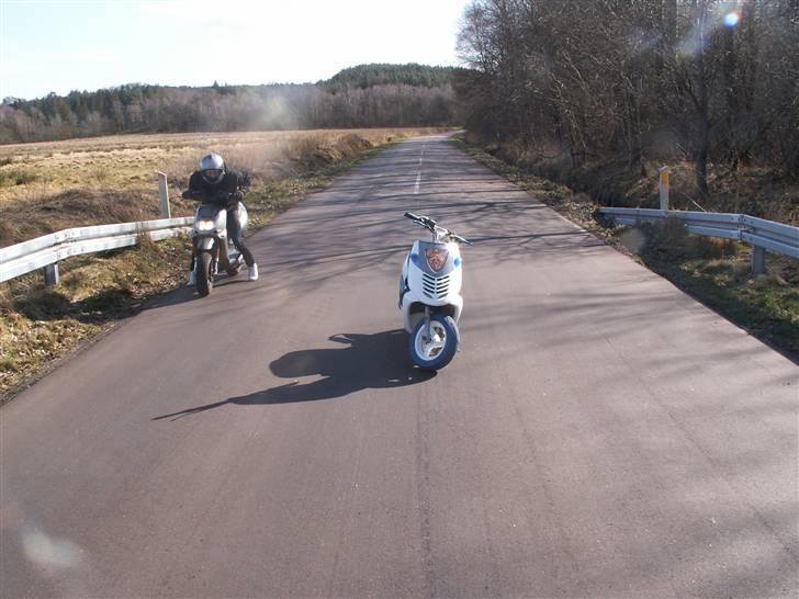 Aprilia Sonic - stjålet! - sonicn og ja jeg ved ikke helt hvad michael har gang i :b NYT! billede 4