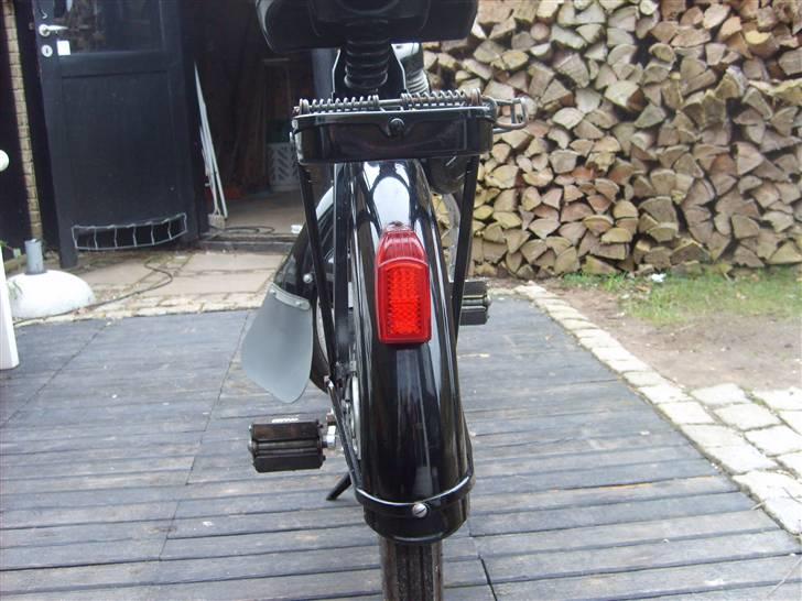 Velo Solex 3800 - Baglygte. Prøv atlægge mærke til den lille skuffe lige neden under bagagebæreret (; billede 3