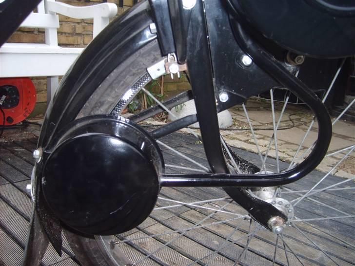Velo Solex 3800 - Udstødningen som sider på forhjulet. billede 7