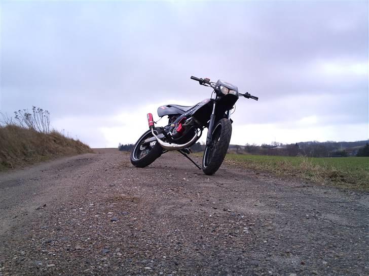 Derbi Senda 'Blacky'' <3 - Marts, nye dæk og fælg bånd :i billede 7