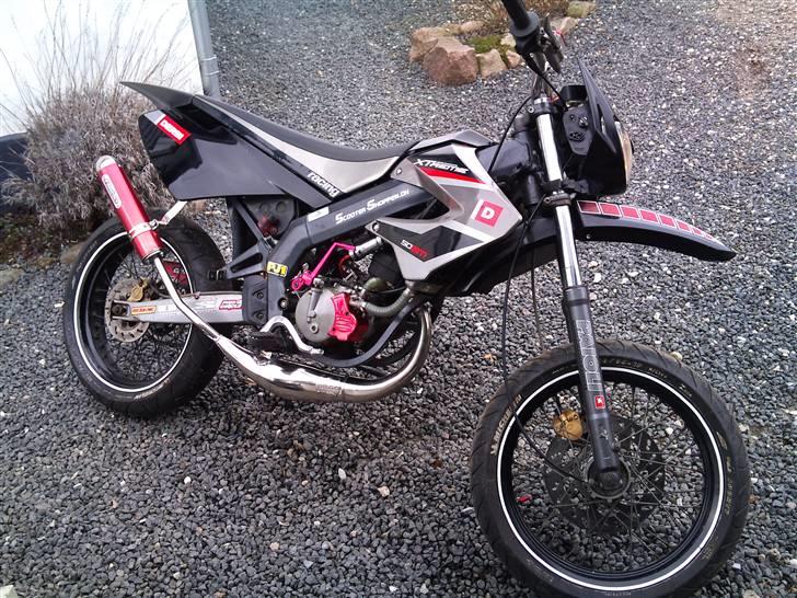 Derbi Senda 'Blacky'' <3 - Graffiti :) - MW ´ Mørke Wimps <3 d: billede 8