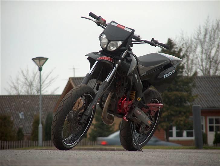 Derbi Senda 'Blacky'' <3 - Marts, nye dæk og fælg bånd :i billede 13