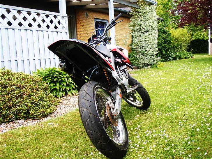 Gilera SMT 'MK' BlackEdition - i dagens anledning, af det gode vejr, måtte den ud i solen og have taget nogen billeder. (: billede 3