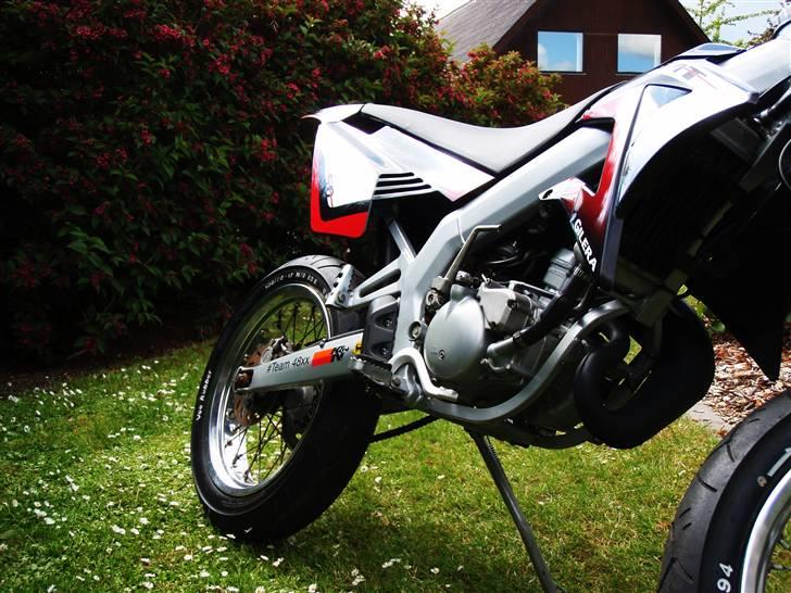 Gilera SMT 'MK' BlackEdition - lækre blanke skjolde. Du kan uden problemer spejle dig i dem. :D billede 5