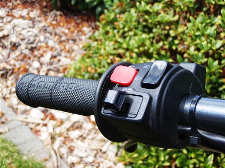 Gilera SMT 'MK' BlackEdition - langt/kort lys, blink og horn. så behøver vi vist heller ikke mere. (: billede 10