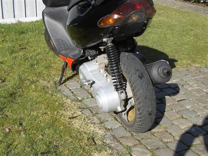 Aprilia Sonic 70ccm Før - Lækker nok, kickstarter skjold skal males sort billede 7