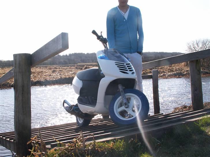 Aprilia Sonic - stjålet! - den stolte ejermand, nemlig mig :b tøjet matcher :D NYT! billede 15