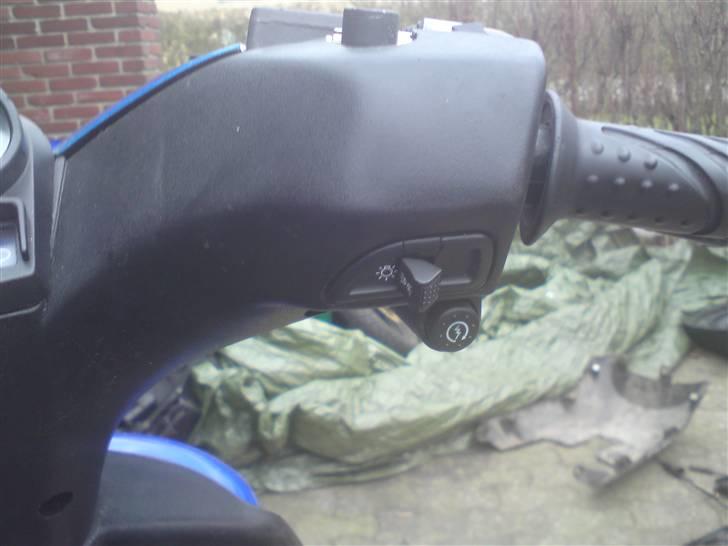 Gilera Stalker. værdags knallert - det der er nice tænd og sluk knap hvis man skal gemme sig for panserne :D  billede 10