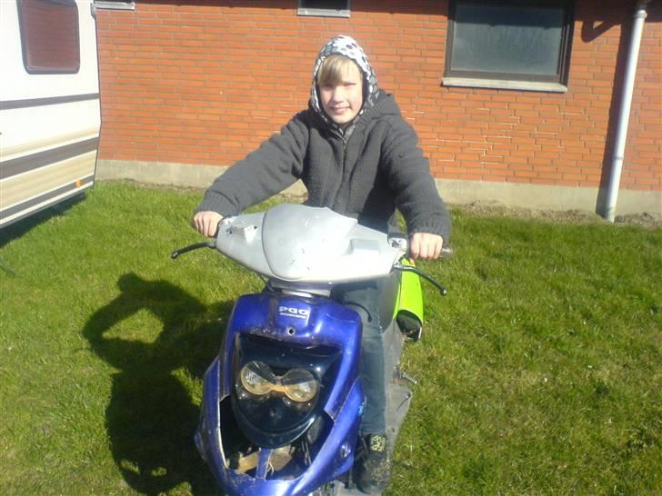 Benelli 491 ST Solgt i dele - Lillebror sidder på Benelli´en billede 11