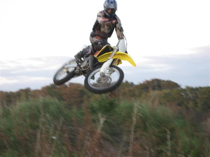 Suzuki Rm 125cc SOLGT - lige lidt style ;)  billede 2