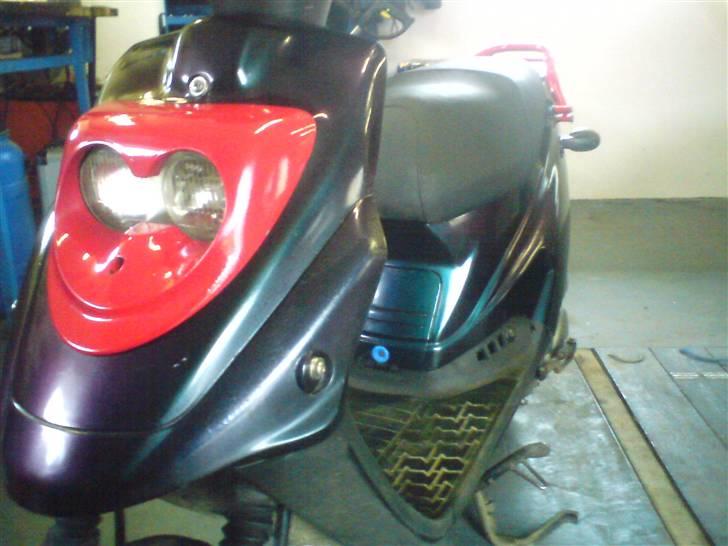 PGO Hot 50 - Garage; Forfra, Højre billede 7