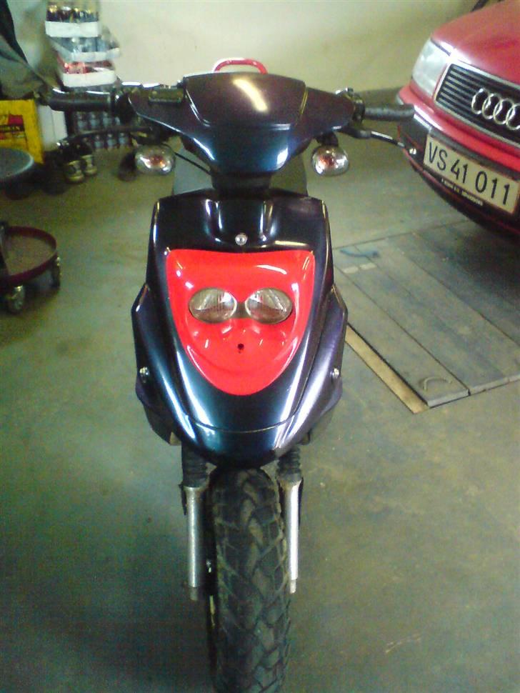 PGO Hot 50 - Garage; Forfra billede 8