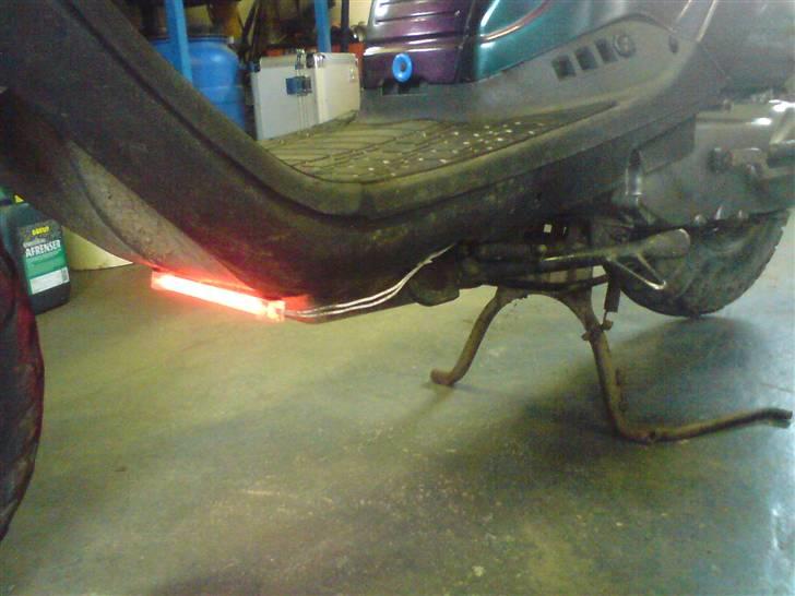 PGO Hot 50 - Neon i lys billede 12