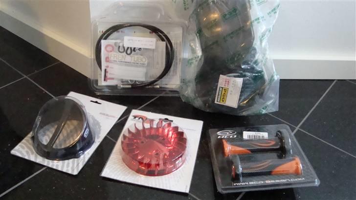 PGO Comet Projekt (før) - Nye dele igen : Grisetryne, blæserhjul rød, bremseslange, blæserskjold og håndtag billede 16