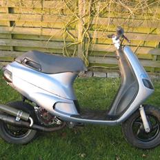 Piaggio Zip baneracer (Solgt)