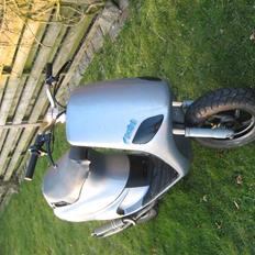 Piaggio Zip baneracer (Solgt)