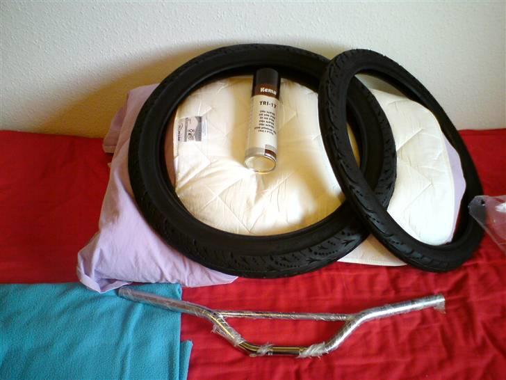 Puch maxi kl - De nye dele fra stumepemarked i herning d. 28/3/09 Olie, bartstyr, og to moongoose dæk  billede 7