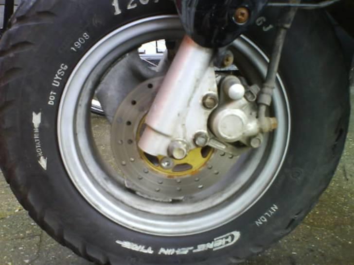 PGO Hot 50 Stjålet! - Fordæk og bremser billede 8