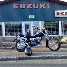 Regal Raptor *125chrom edition*