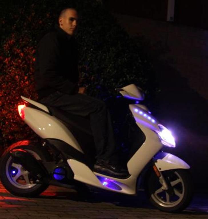 Yamaha Jog R Kristensen Solgt - før klistermærkerne og dørkpladen (: billede 17