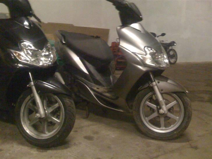 Yamaha Jog R (Solgt) - Min Jog R (Sølv grå) & Henrik N´s Jog R (Sort) billede 2