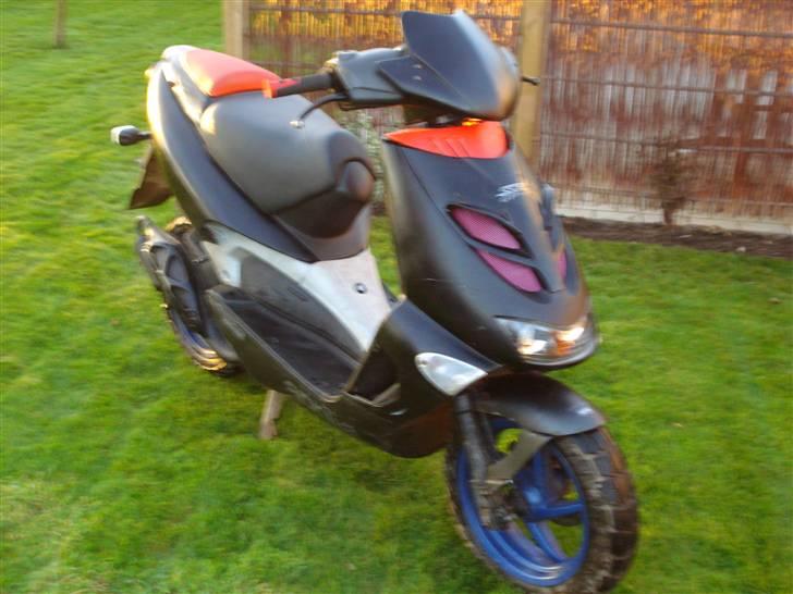 Aprilia sr 50 Ditech *SOLGT* billede 1