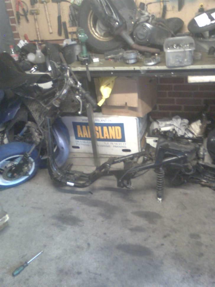 Yamaha neos lc TAGET AF PANSERNE billede 1