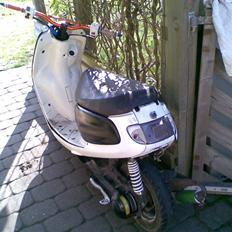 Yamaha jog space Solgt