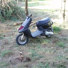 Yamaha jog space solgt 3700kr.