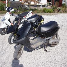 Yamaha jog space solgt 3700kr.